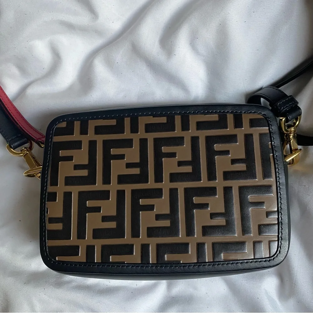 fendi camera bag - Picture 2 of 11